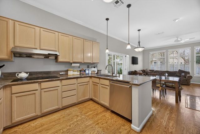 308 Comstock Ct, Roseville, CA 95747