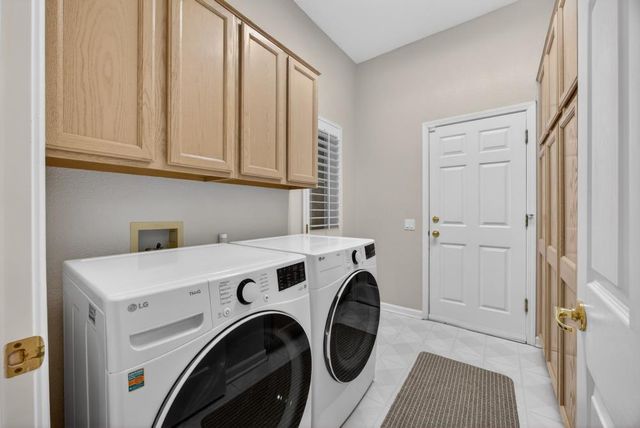 308 Comstock Ct, Roseville, CA 95747