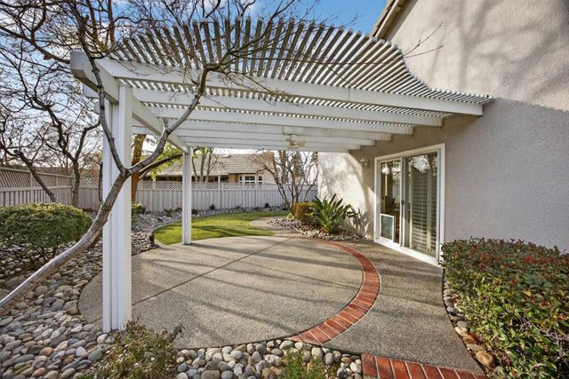 308 Comstock Ct, Roseville, CA 95747