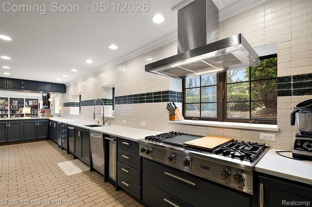 1583 Clarendon Road, Bloomfield Hills, MI 48302