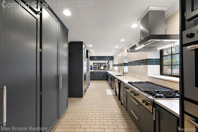 1583 Clarendon Road, Bloomfield Hills, MI 48302