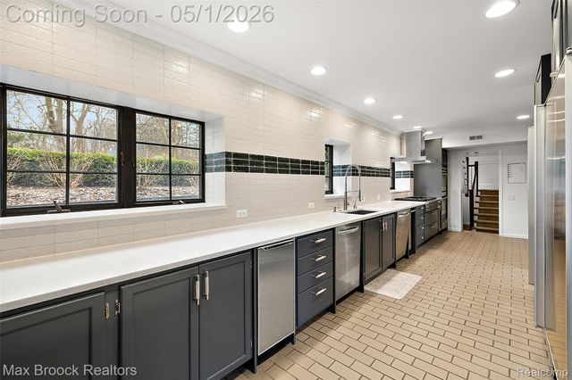 1583 Clarendon Road, Bloomfield Hills, MI 48302