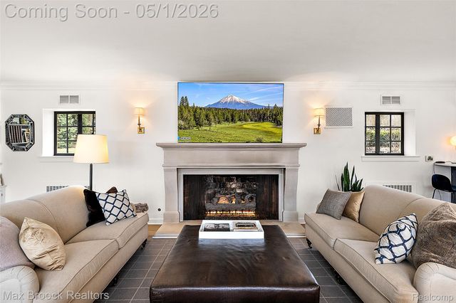 1583 Clarendon Road, Bloomfield Hills, MI 48302