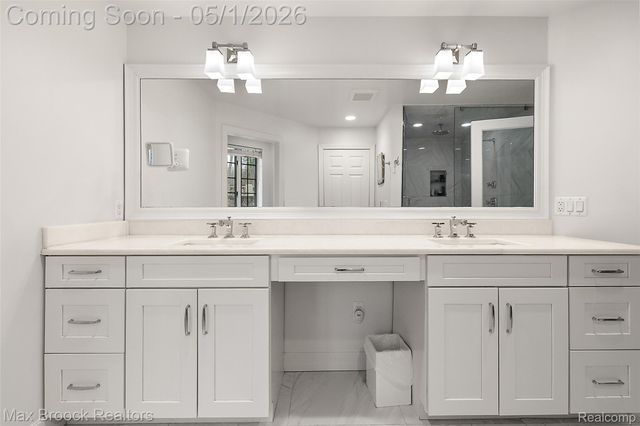 1583 Clarendon Road, Bloomfield Hills, MI 48302