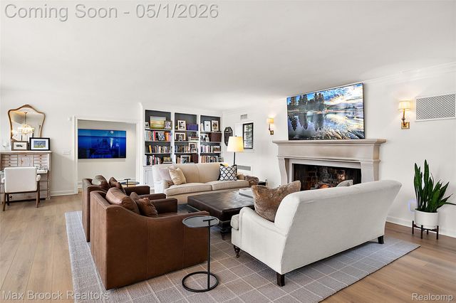 1583 Clarendon Road, Bloomfield Hills, MI 48302