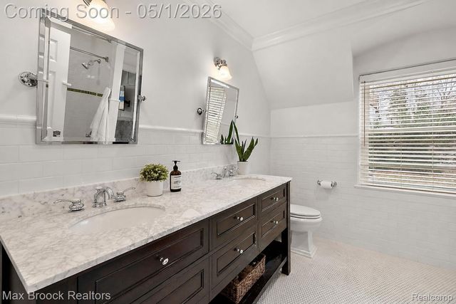 1583 Clarendon Road, Bloomfield Hills, MI 48302