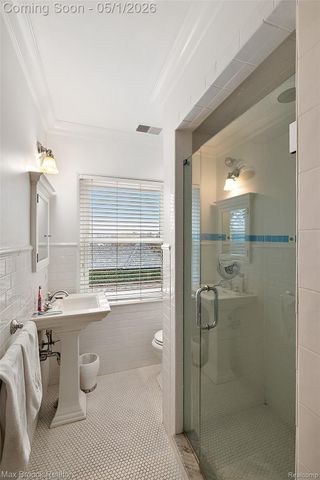 1583 Clarendon Road, Bloomfield Hills, MI 48302
