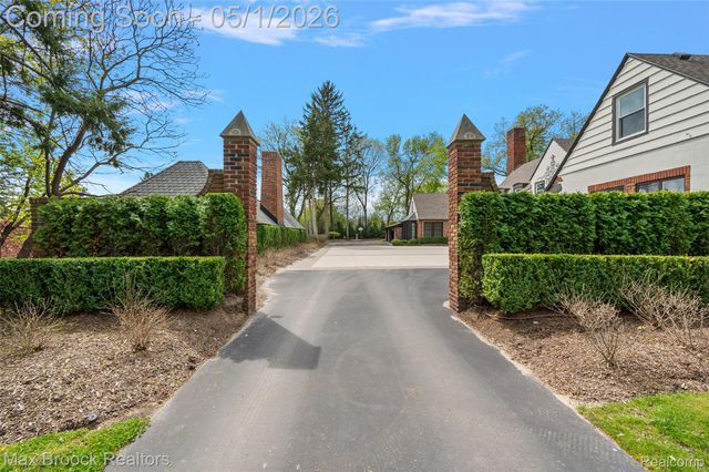 1583 Clarendon Road, Bloomfield Hills, MI 48302