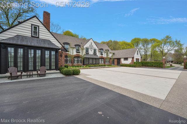 1583 Clarendon Road, Bloomfield Hills, MI 48302