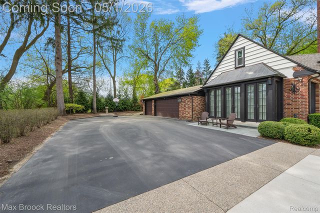 1583 Clarendon Road, Bloomfield Hills, MI 48302