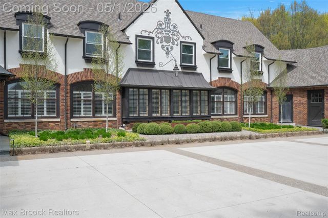 1583 Clarendon Road, Bloomfield Hills, MI 48302