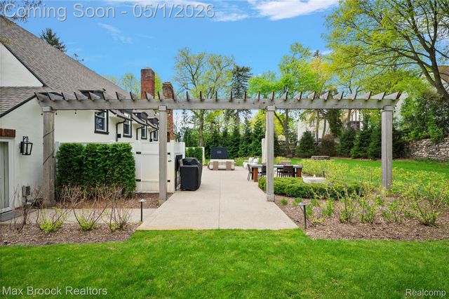 1583 Clarendon Road, Bloomfield Hills, MI 48302