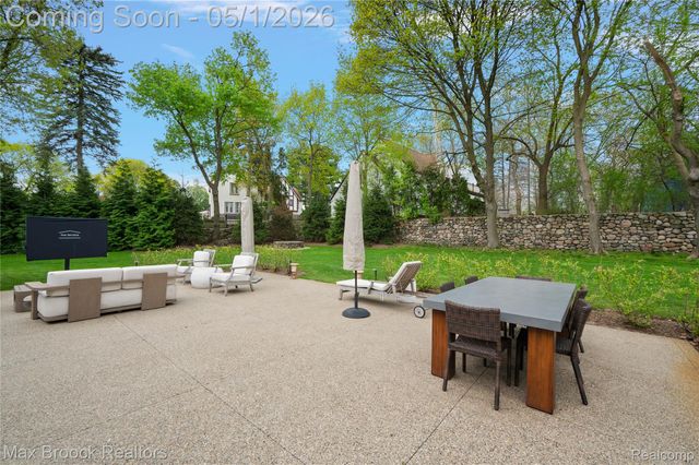 1583 Clarendon Road, Bloomfield Hills, MI 48302