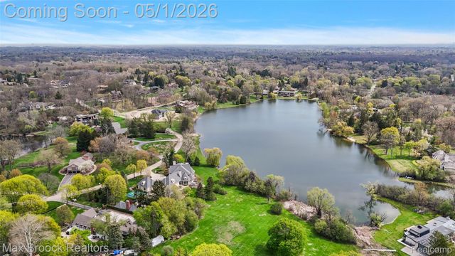 1583 Clarendon Road, Bloomfield Hills, MI 48302