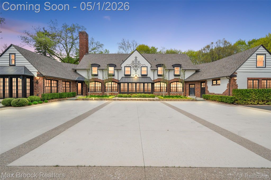 1583 Clarendon Road, Bloomfield Hills, MI 48302