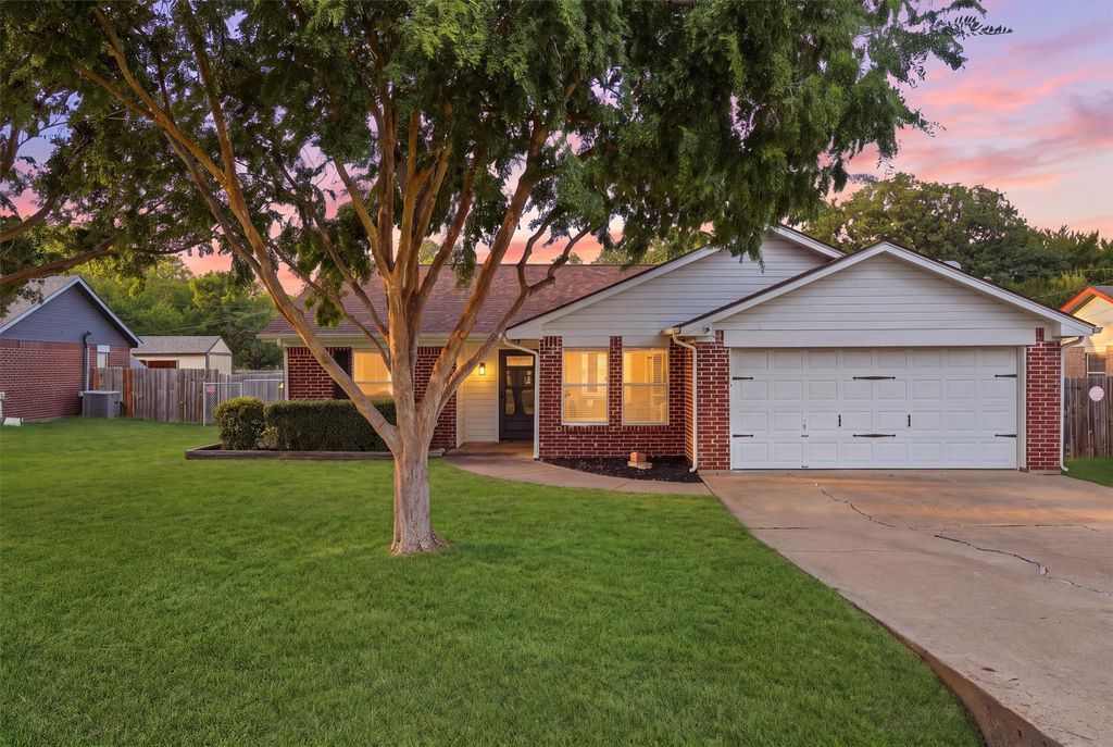 706 Shady Grove Drive, Granbury, TX 76049 — exterior