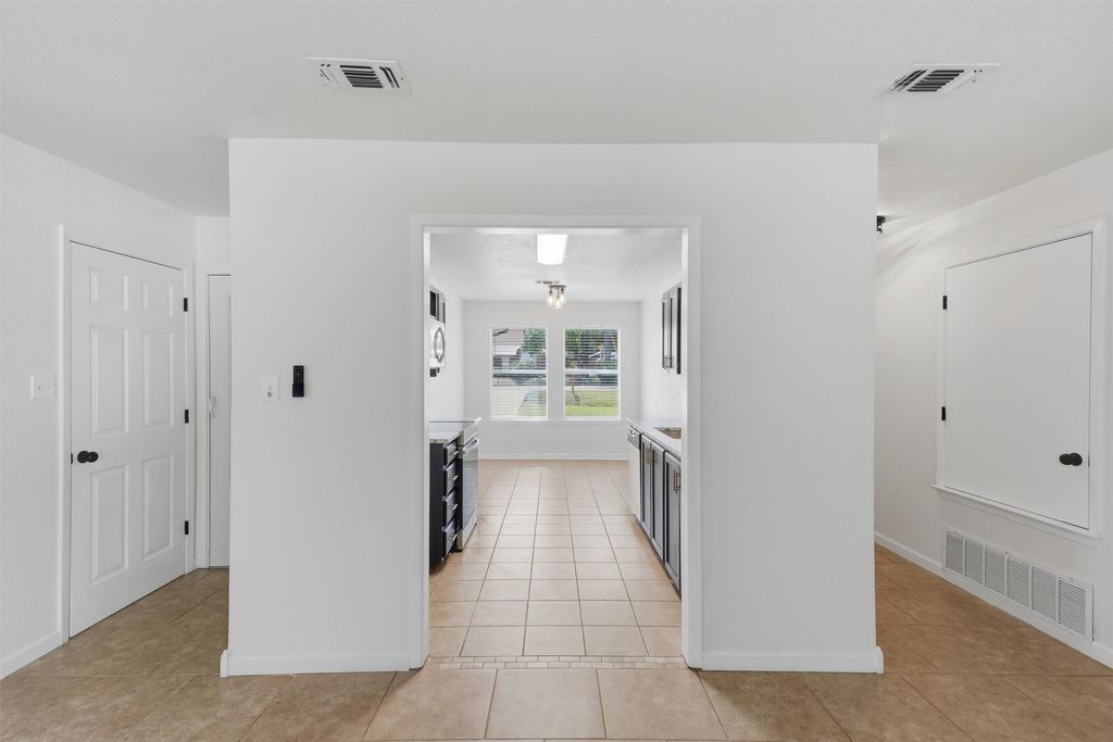 706 Shady Grove Drive, Granbury, TX 76049 — photo 5