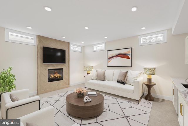 5829 25TH RD N, Arlington, VA 22207