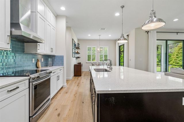 7872 MARSH POINTE DRIVE, Tampa, FL 33635