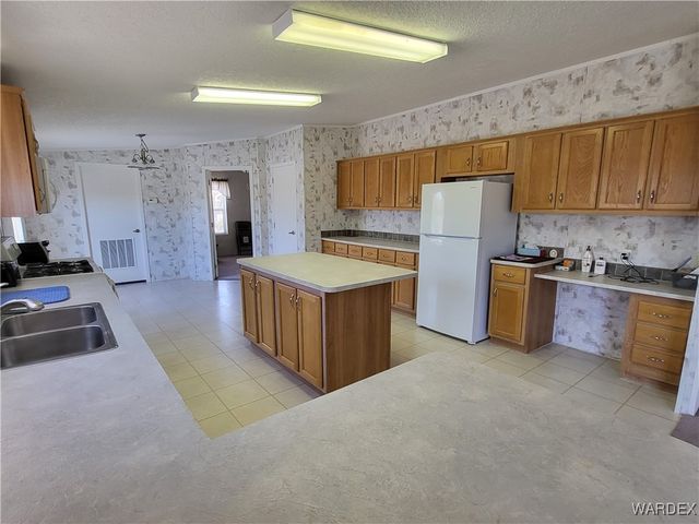 26012 N Peach Lane, Meadview, AZ 86444