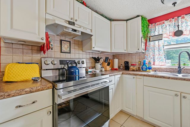 852 Old Magnolia Dr., Conway, SC 29526