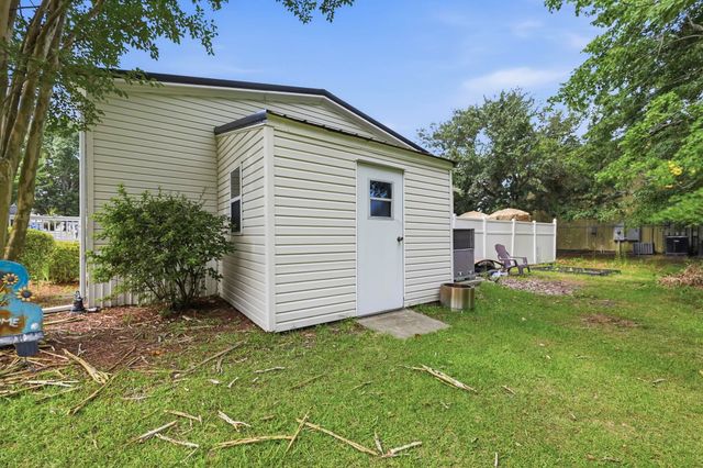 852 Old Magnolia Dr., Conway, SC 29526