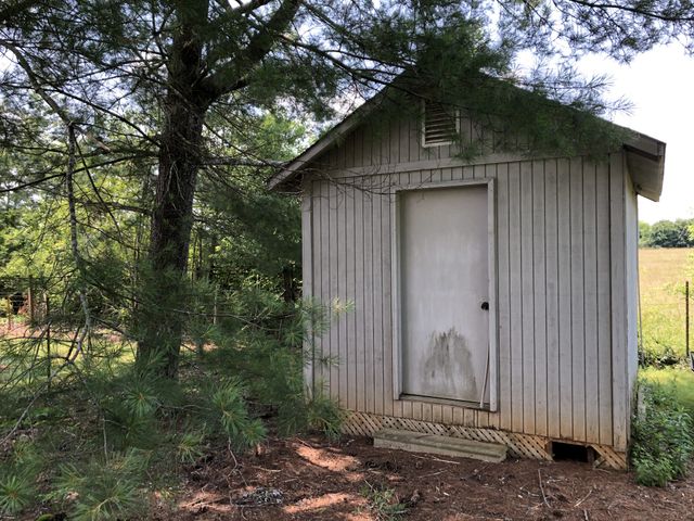 64 Carson Dr, Winchester, TN 37398