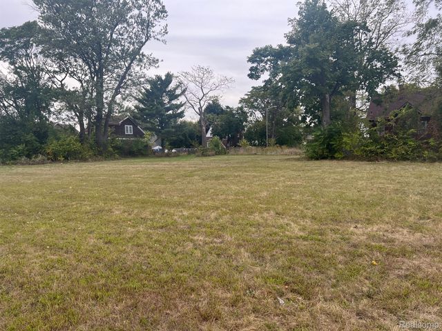 10372 W CHICAGO, Detroit, MI 48204