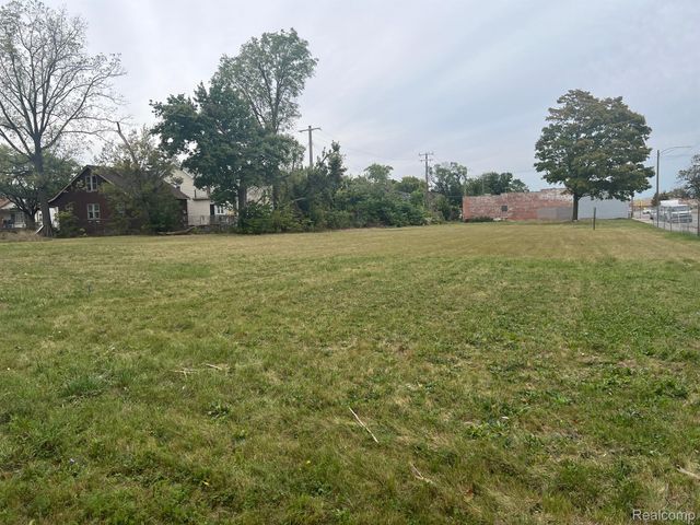 10372 W CHICAGO, Detroit, MI 48204