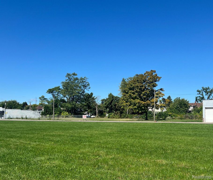 10372 W CHICAGO, Detroit, MI 48204