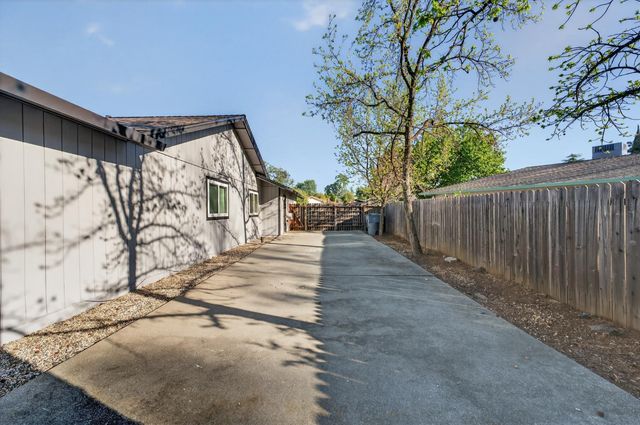 13260 Erin Dr, Auburn, CA 95603