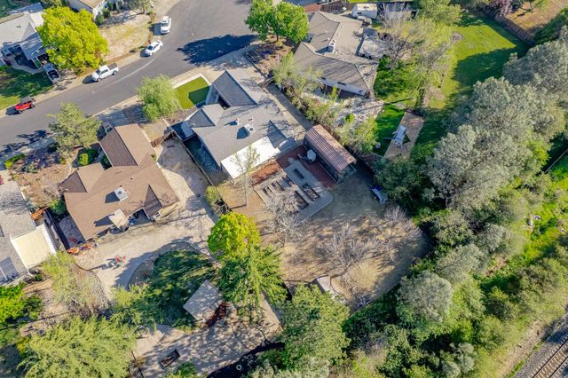 13260 Erin Dr, Auburn, CA 95603