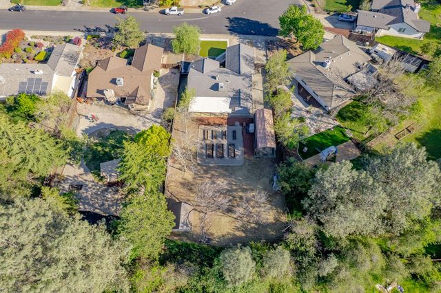 13260 Erin Dr, Auburn, CA 95603