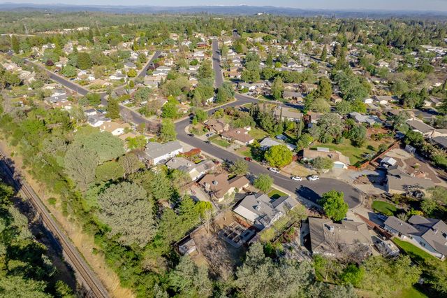 13260 Erin Dr, Auburn, CA 95603