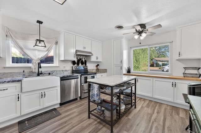 13260 Erin Dr, Auburn, CA 95603