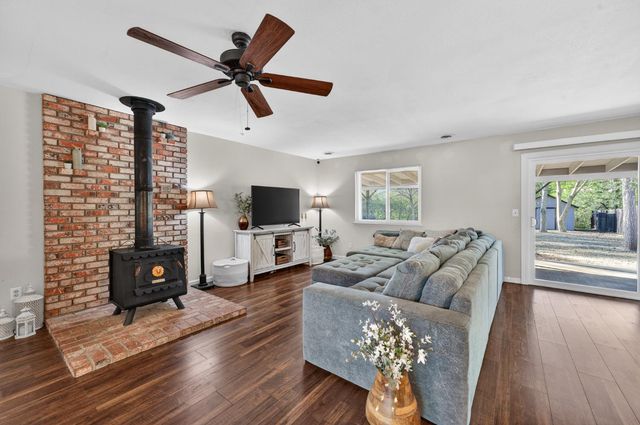 13260 Erin Dr, Auburn, CA 95603