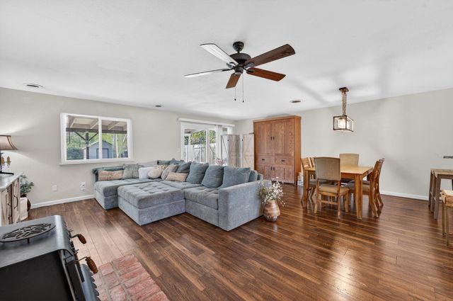 13260 Erin Dr, Auburn, CA 95603