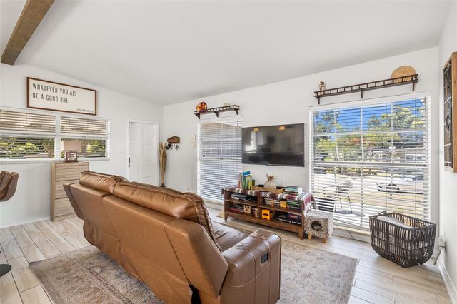 2125 W HIAWATHA STREET, Tampa, FL 33604