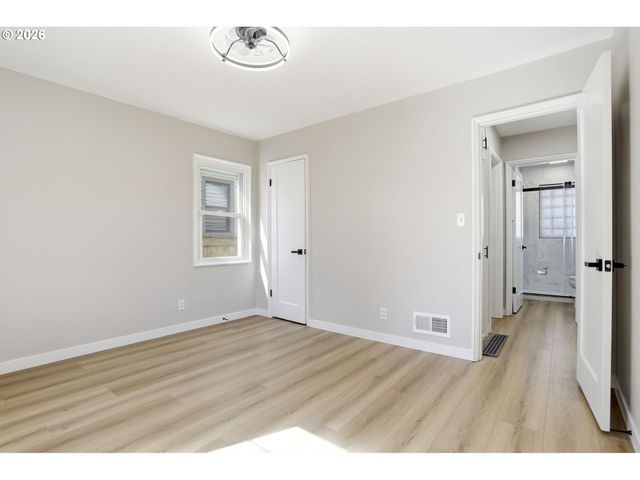 1775 Ne HOLMAN St, Portland, OR 97211