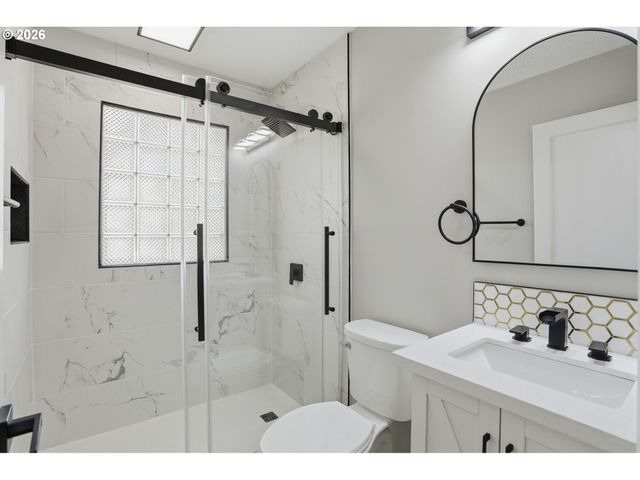 1775 Ne HOLMAN St, Portland, OR 97211