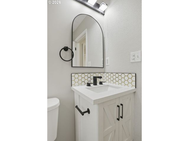 1775 Ne HOLMAN St, Portland, OR 97211