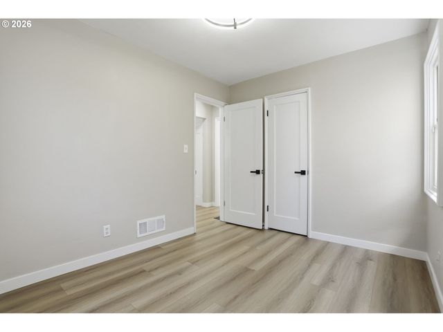 1775 Ne HOLMAN St, Portland, OR 97211