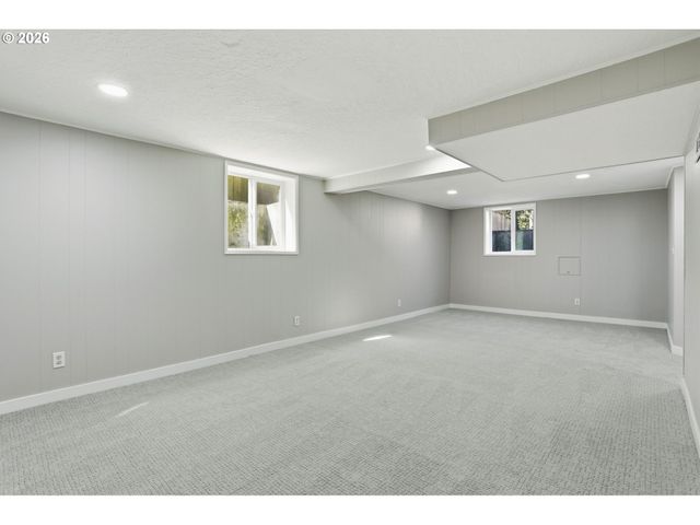 1775 Ne HOLMAN St, Portland, OR 97211