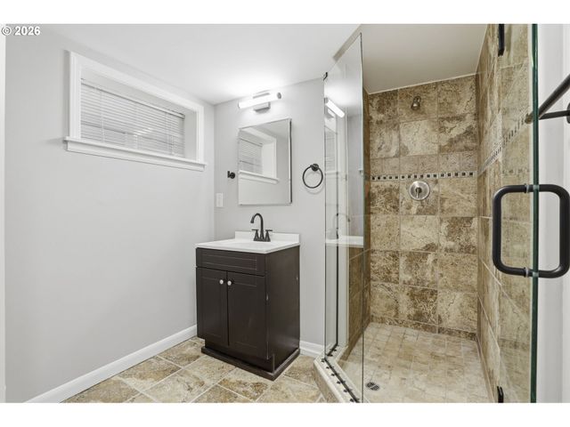 1775 Ne HOLMAN St, Portland, OR 97211