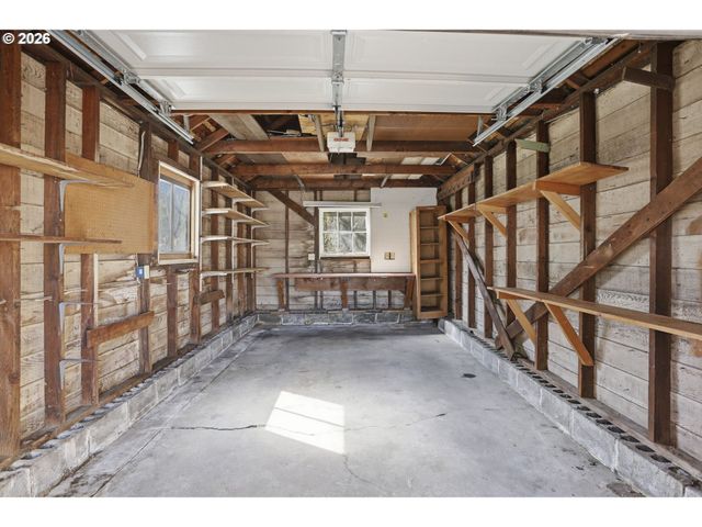 1775 Ne HOLMAN St, Portland, OR 97211