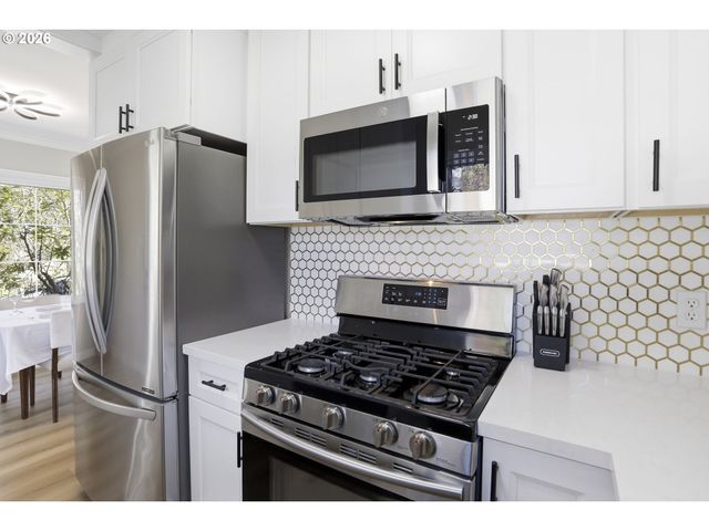 1775 Ne HOLMAN St, Portland, OR 97211