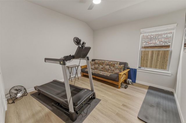5545 Summit Creek Road, Fort Worth, TX 76126