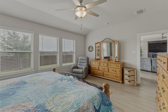 5545 Summit Creek Road, Fort Worth, TX 76126