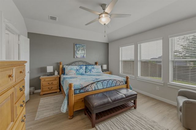 5545 Summit Creek Road, Fort Worth, TX 76126