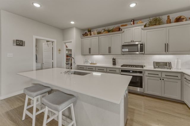 5545 Summit Creek Road, Fort Worth, TX 76126